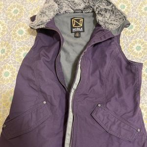 NOBLE OUTFITTERS WOMEN'S CANVAS VEST - PORT